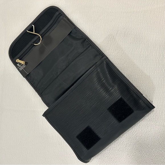 Toiletry bag - Picture 6 of 7